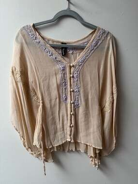 Sacred Threads Boho Embroidered Batwing Blouse Medium Peach Lavender